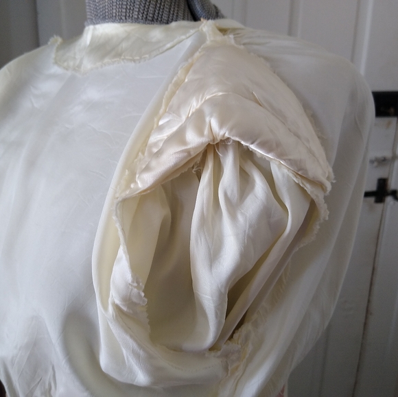 VINTAGE 1940s Ivory Satin and Pink Lace Dressing Gown Robe - Picture 13 of 14